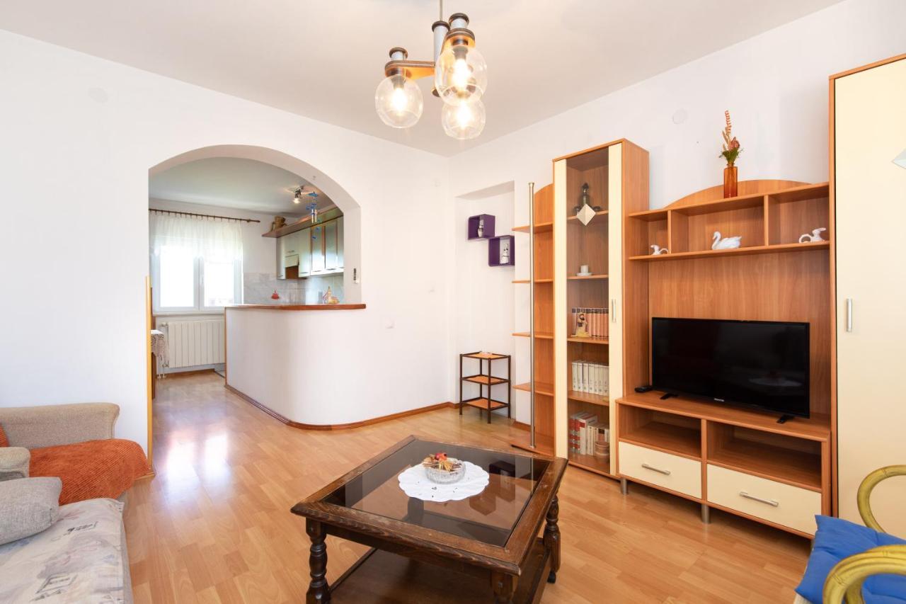 2-Bedroom Krk Apartment - Near Krk Beaches & Town! Krk Town Exterior photo
